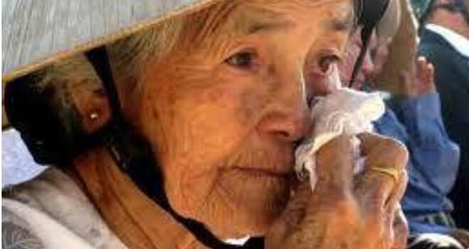 Càng Gìa Càng Nhớ Mẹ – Khuất Đẩu